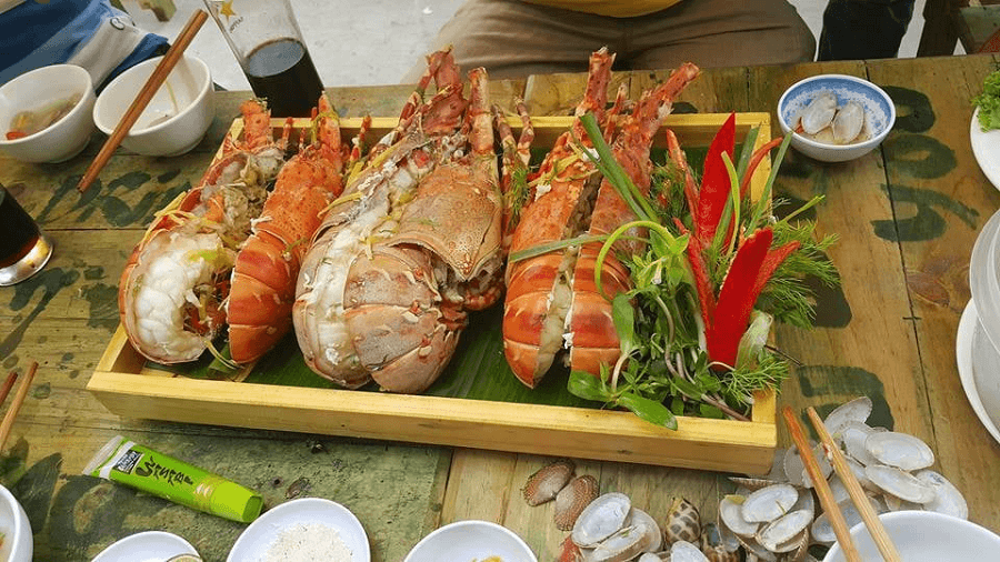 Tôm hùm hấp bia - Món ăn đặc sắc nhất tại Nhà hàng Phương Nam, Hạ Long